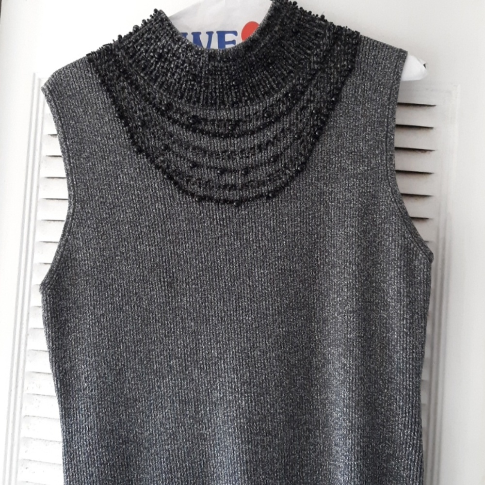Holiday sleeveless sweater size XL
